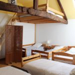 Chambre familiale spacieuse avec mezzanine dans le gîte 15 personnes Ker Bara du Domaine de Beauregard (35)